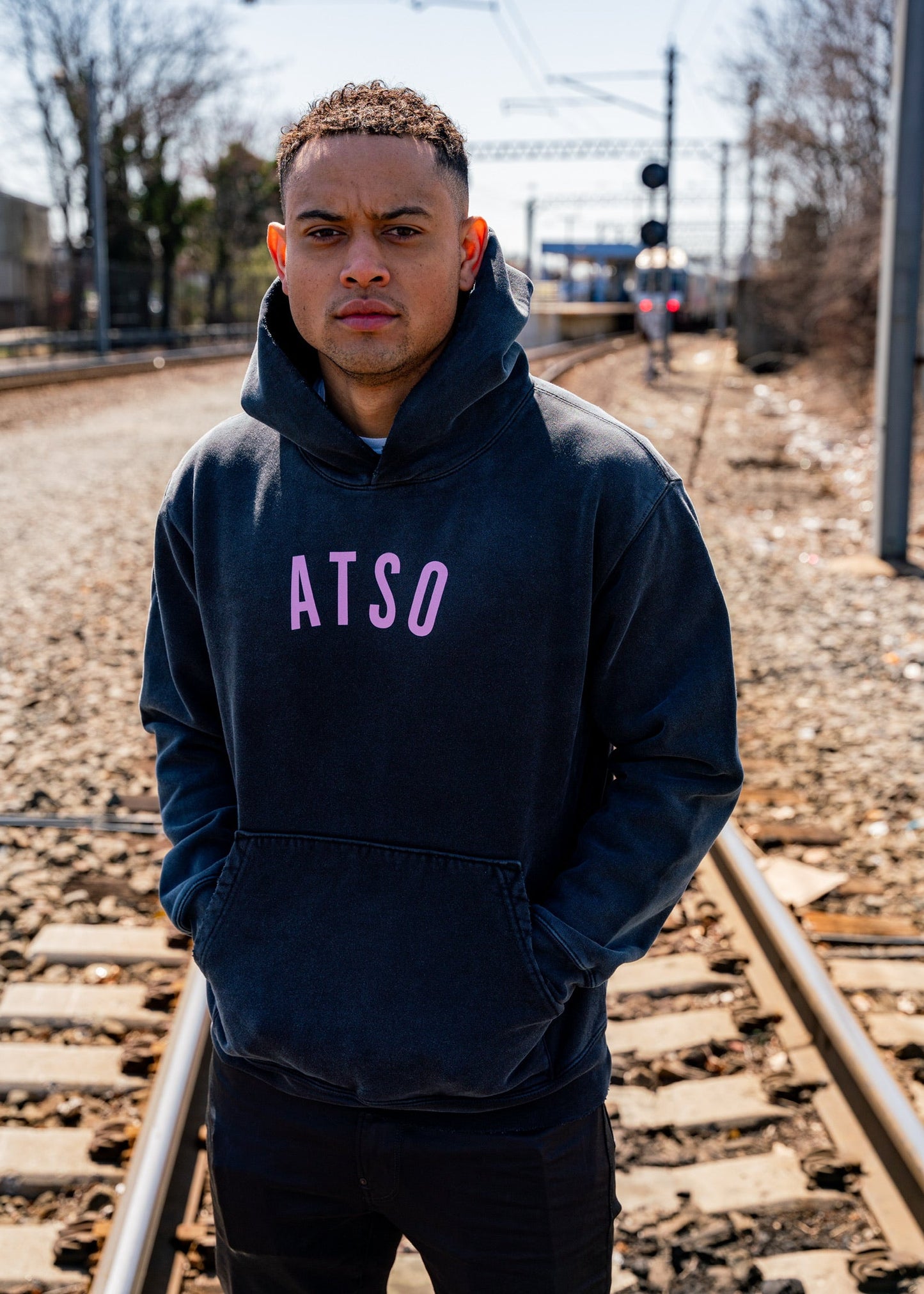 DISTRESSED VINTAGE WASH HOODIE (IRON ORE)