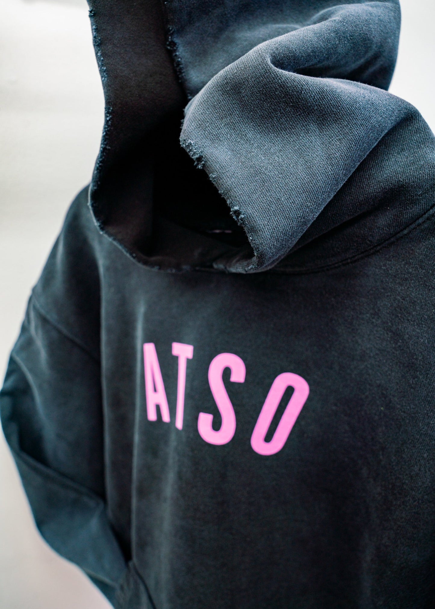 DISTRESSED VINTAGE WASH HOODIE (IRON ORE)