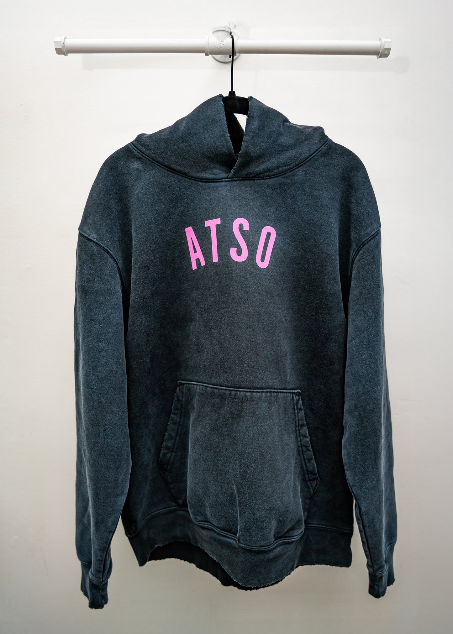 DISTRESSED VINTAGE WASH HOODIE (IRON ORE)